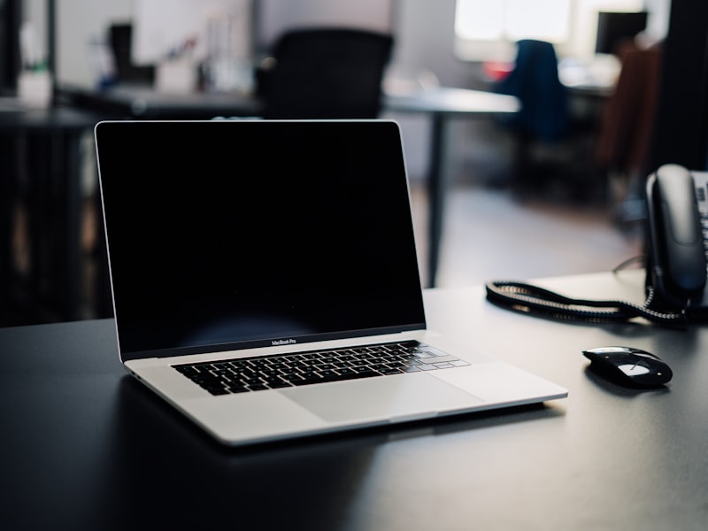 手机扫描二维码登录WhatsApp网页版的示意图